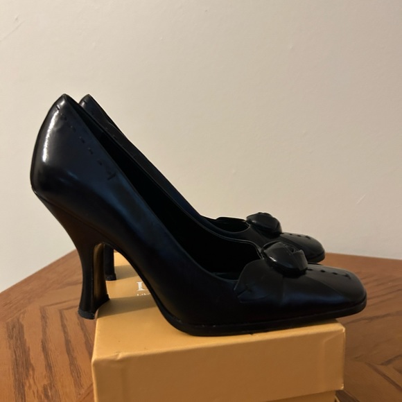 PRADA BLACK PUMPS AUTHENTIC STUNNING VINTAGE RARE ROSETTE DETAILS - Picture 2 of 15